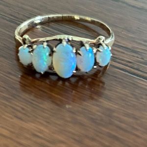 Gorgeous vintage 10k yellow Gold graduating Fire Opal 5 stone Ring -~size 7